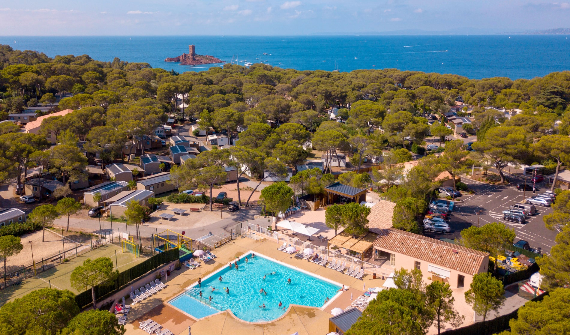 Vacances dans un camping 4 étoiles dans le Var avec piscine